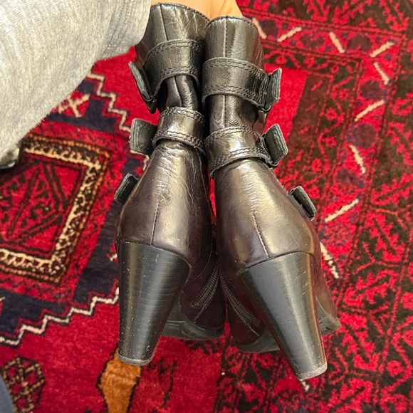 Born Black Zip With Buckles Accent Leather Heeled Boots Sz8 - Picture 6 of 16